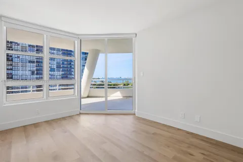 555 NE 34th St # 903, Miami FL 33137