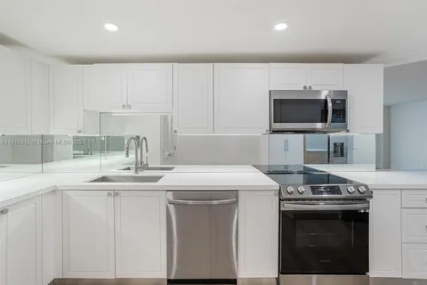 555 NE 34th St # 2004, Miami FL 33137