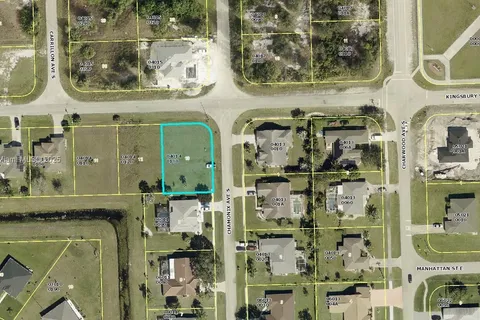 648 Kingsbury St E, Lehigh Acres FL 33974