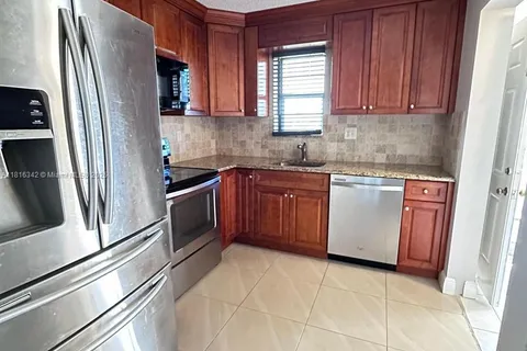 9370 SW 8th St # 411, Boca Raton FL 33428