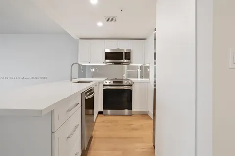 555 NE 34th St # 1009, Miami FL 33137