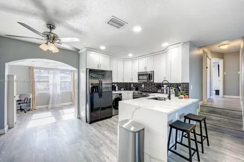 1660 SW 47th Ave, Fort Lauderdale FL 33317