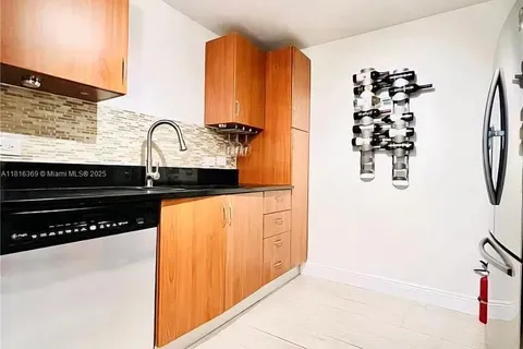 2775 NE 187th St # 622, Aventura FL 33180