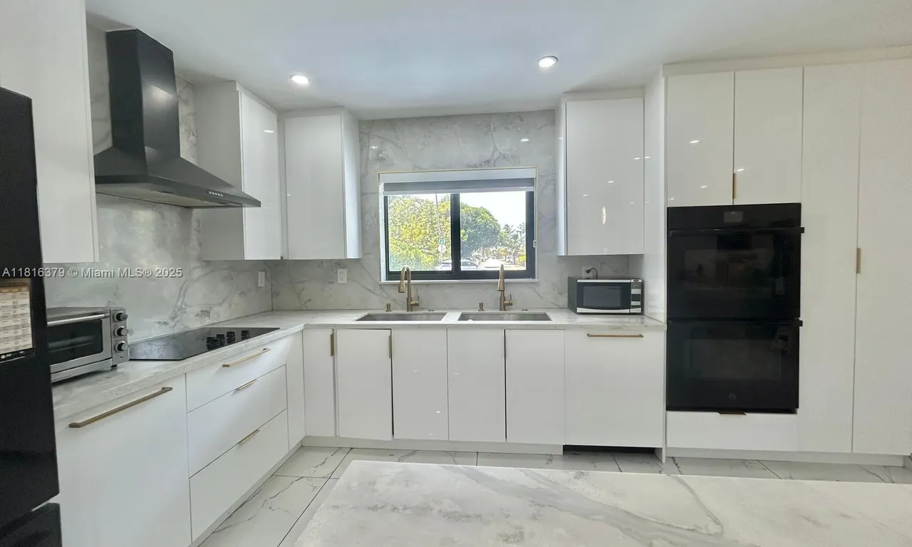 17630 NE 4th Ave, North Miami Beach FL 33162