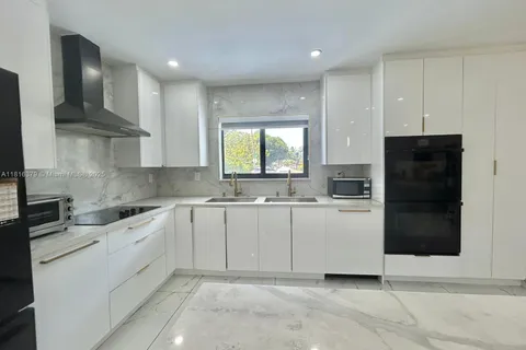 17630 NE 4th Ave, North Miami Beach FL 33162