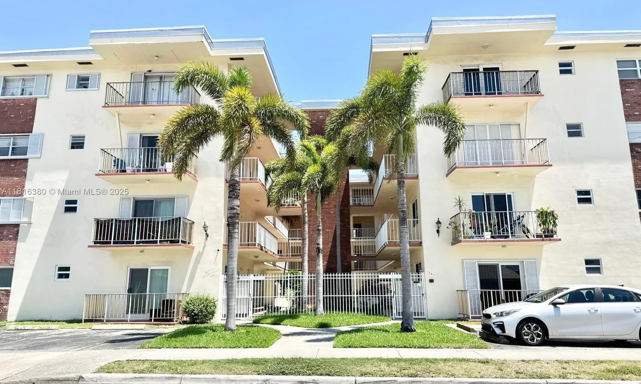 1747 Rodman St # 203, Hollywood FL 33020