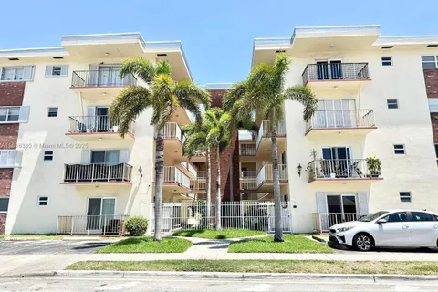 1747 Rodman St # 203, Hollywood FL 33020