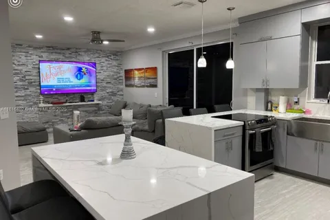 656 NW 157th Ave, Pembroke Pines FL 33028