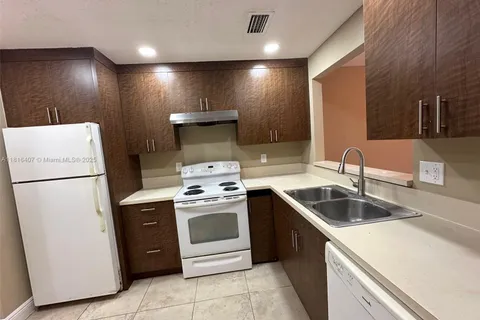 2541 NW 56th Ave # 19, Lauderhill FL 33313