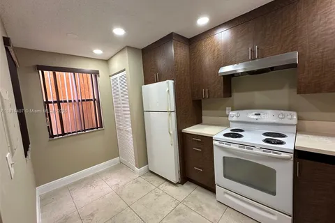 2541 NW 56th Ave # 19, Lauderhill FL 33313