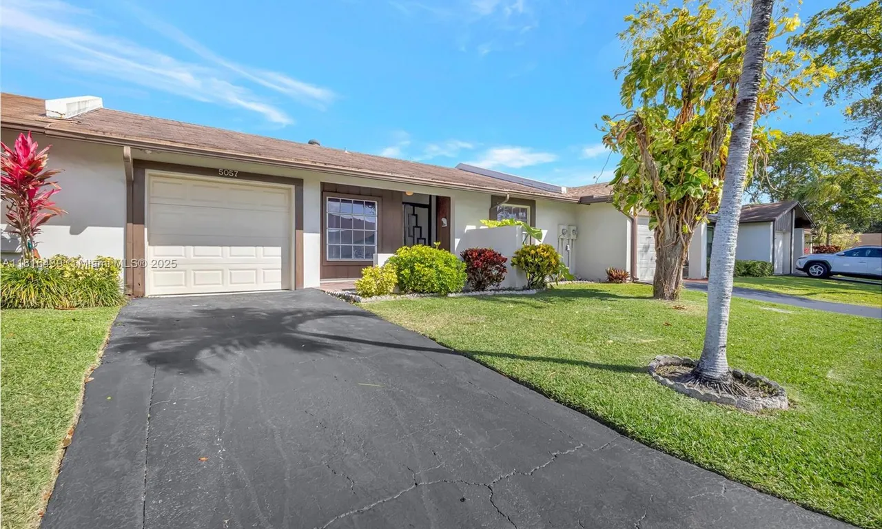 5057 Forsythia St, Delray Beach FL 33484
