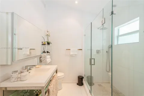 798 Crandon Blvd # B, Key Biscayne FL 33149