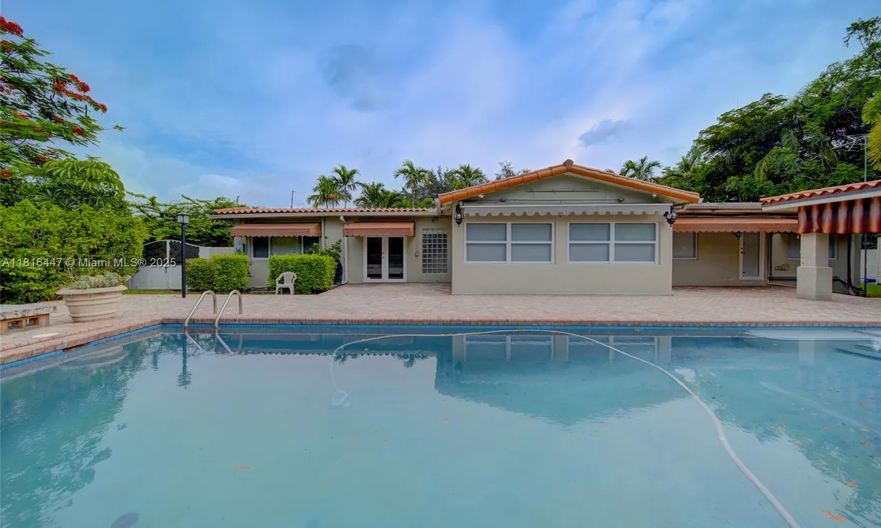 5780 SW 53rd Ter, South Miami FL 33155