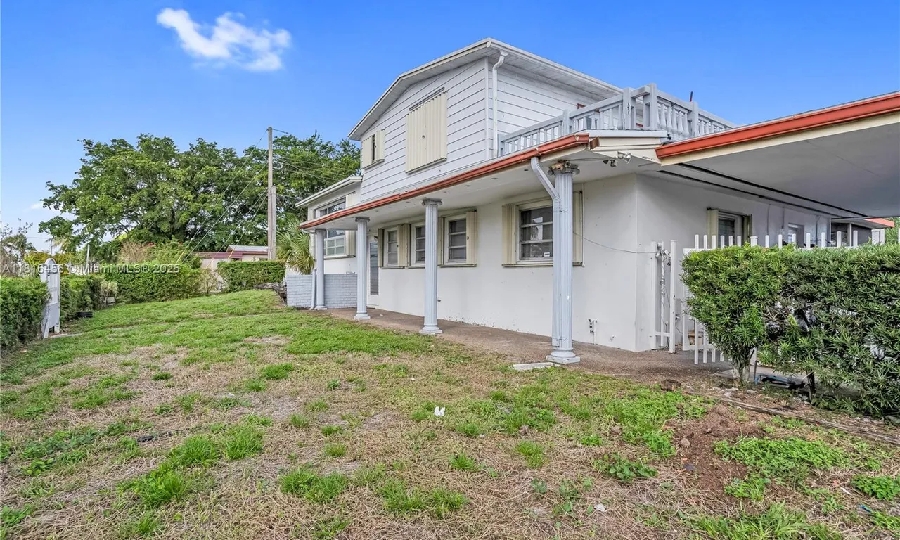 141 N Mcarthur Pkwy # 1, Pembroke Pines FL 33024