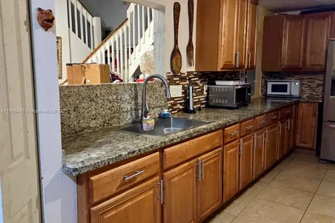 4441 NW 36th Ct, Lauderdale Lakes FL 33319
