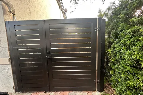 15960 SW 76th St # 0, Miami FL 33193