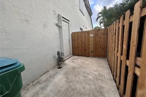 15960 SW 76th St # 0, Miami FL 33193