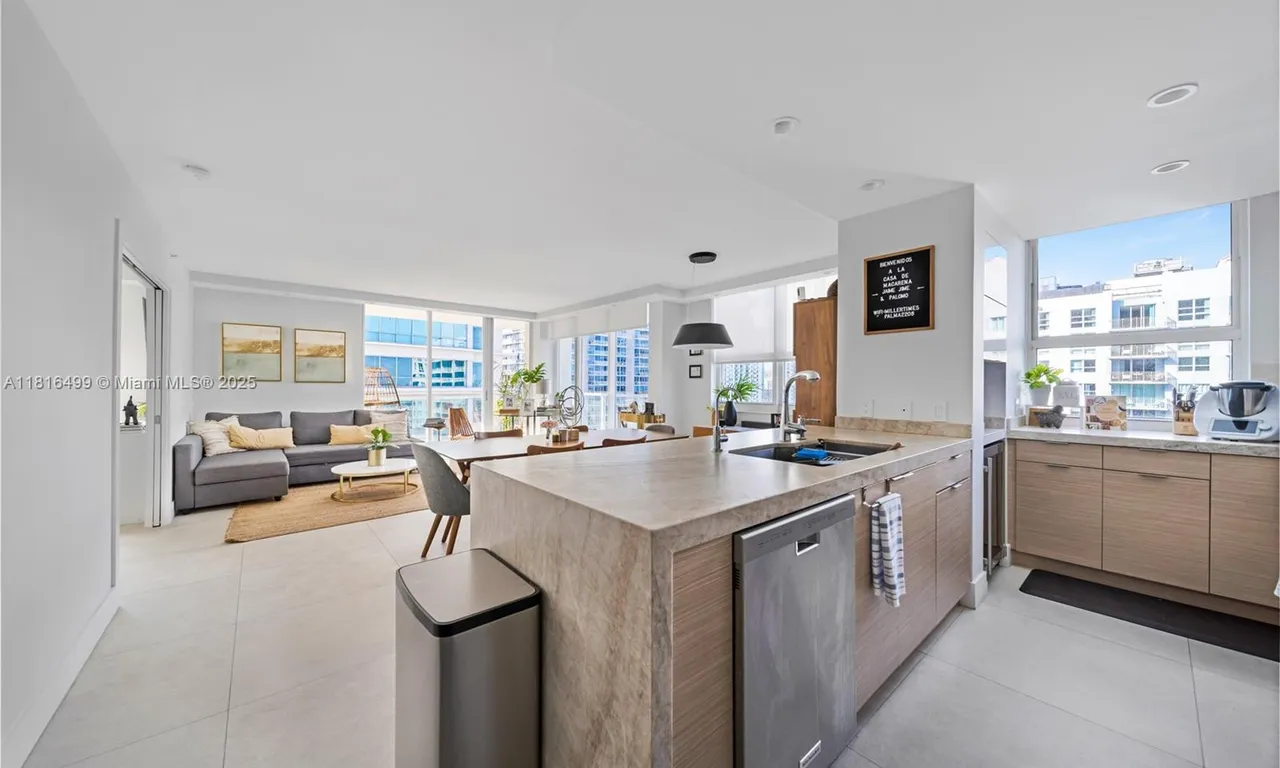 1155 BRICKELL BAY DR # 3002, Miami FL 33131