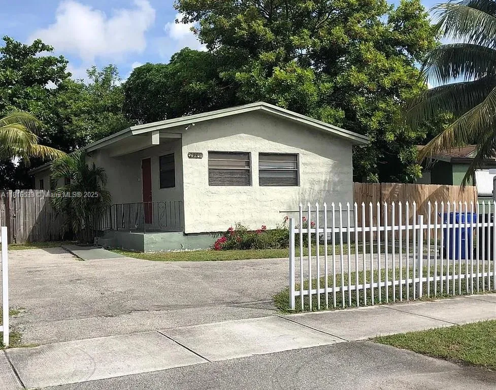 2941 NW 25th St, Fort Lauderdale FL 33311