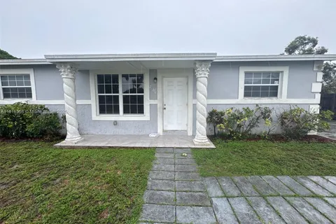 2560 NW 206th St, Miami Gardens FL 33056