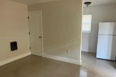1281 NW 60th St # 3, Miami FL 33142