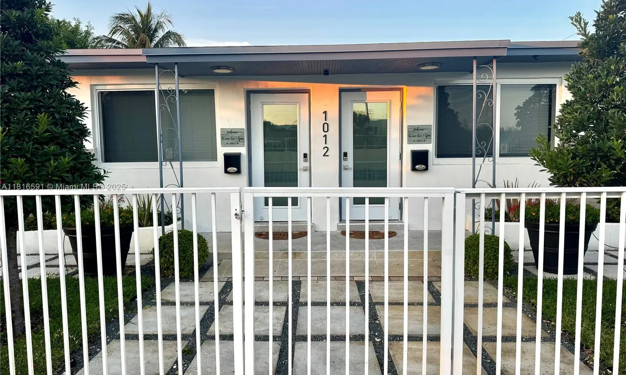 1012 SW 3rd Ave, Hallandale Beach FL 33009