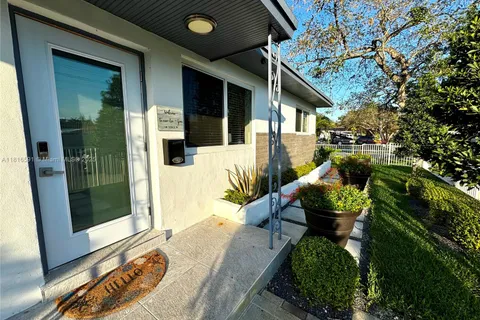 1012 SW 3rd Ave, Hallandale Beach FL 33009