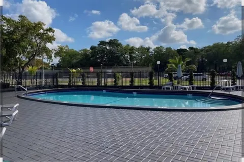8000 Fairview Dr # 301, Tamarac FL 33321