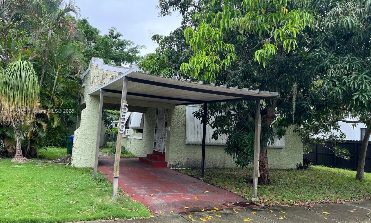 559 NW 44th St, Miami FL 33127