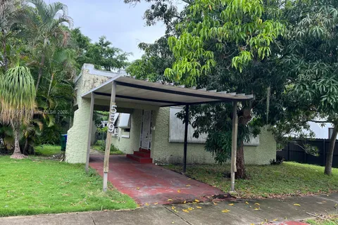 559 NW 44th St, Miami FL 33127