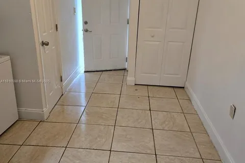 559 NW 44th St, Miami FL 33127