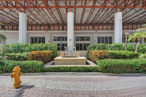 100 Lincoln Rd # 927, Miami Beach FL 33139