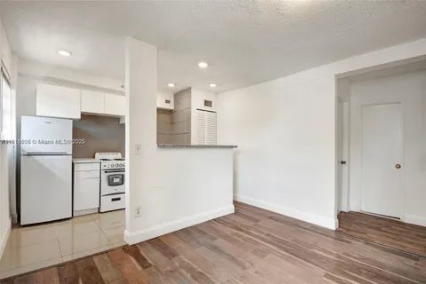 542 NW 8th St # 7, Miami FL 33136