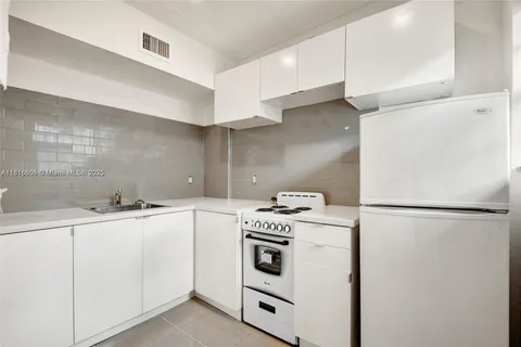 542 NW 8th St # 7, Miami FL 33136