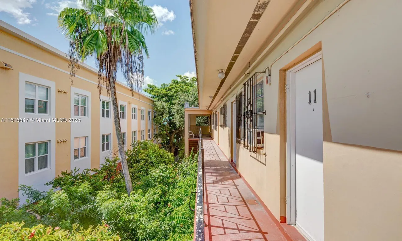 542 NW 8th St # 12, Miami FL 33136