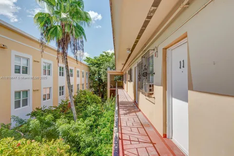 542 NW 8th St # 12, Miami FL 33136