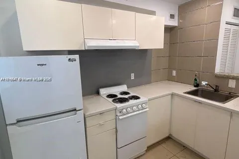 542 NW 8th St # 12, Miami FL 33136