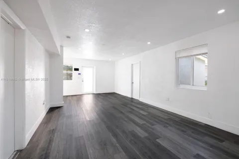 19350 NE 2nd Ave # 1, Miami FL 33179
