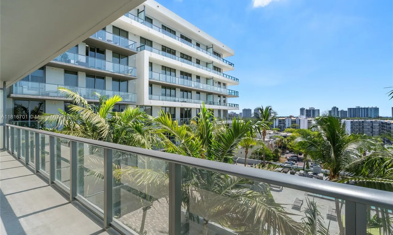 2960 NE 207th St # 815, Aventura FL 33180