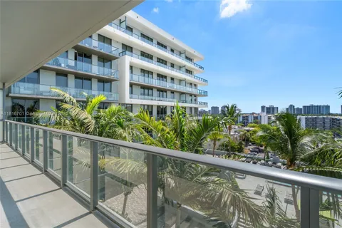 2960 NE 207th St # 815, Aventura FL 33180