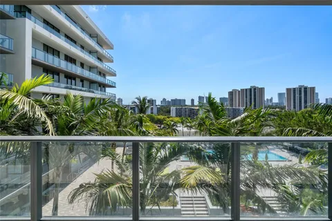 2960 NE 207th St # 815, Aventura FL 33180