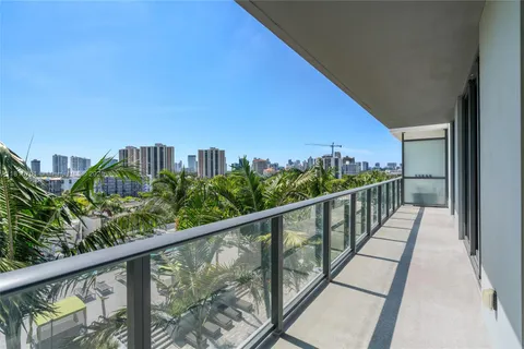 2960 NE 207th St # 815, Aventura FL 33180