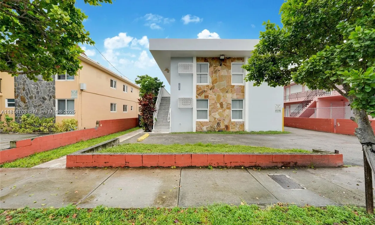 1630 NW 1st St # 1, Miami FL 33125