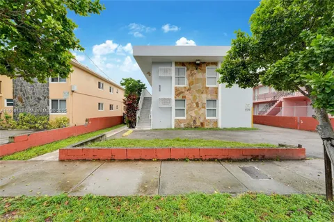 1630 NW 1st St # 1, Miami FL 33125