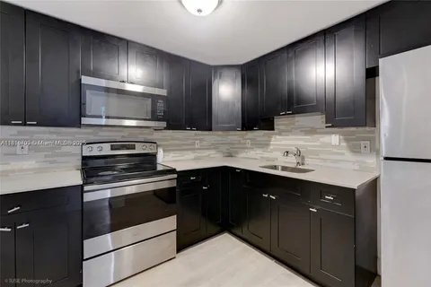1630 NW 1st St # 1, Miami FL 33125