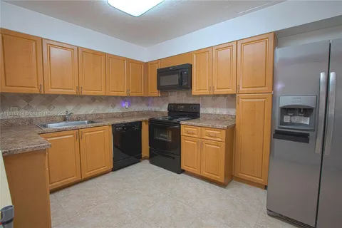 491 RACQUET CLUB RD # 113, Weston FL 33326