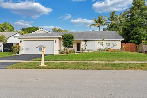 4760 SW 57th Ave, Davie FL 33314
