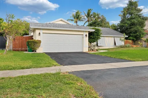 4760 SW 57th Ave, Davie FL 33314