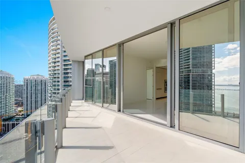300 Biscayne Blvd Way # 3506, Miami FL 33131