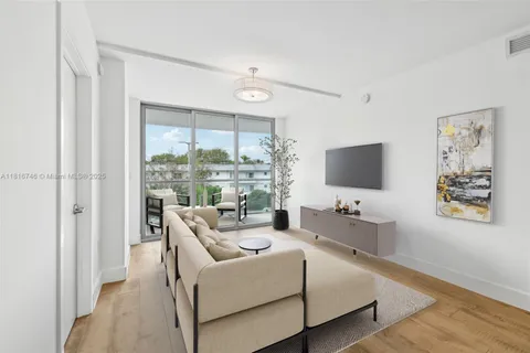 13800 Highland Dr # 202, North Miami Beach FL 33181